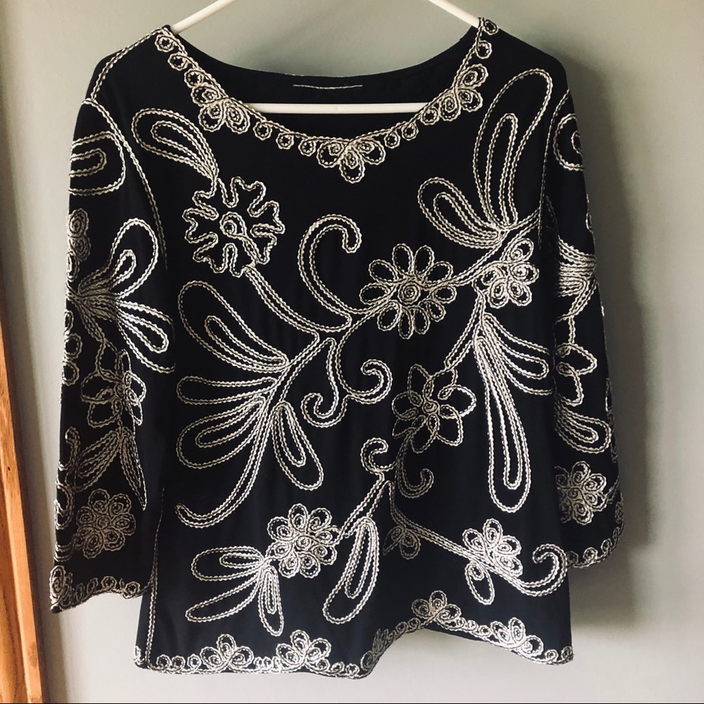 Black & white embroidered floral blouse